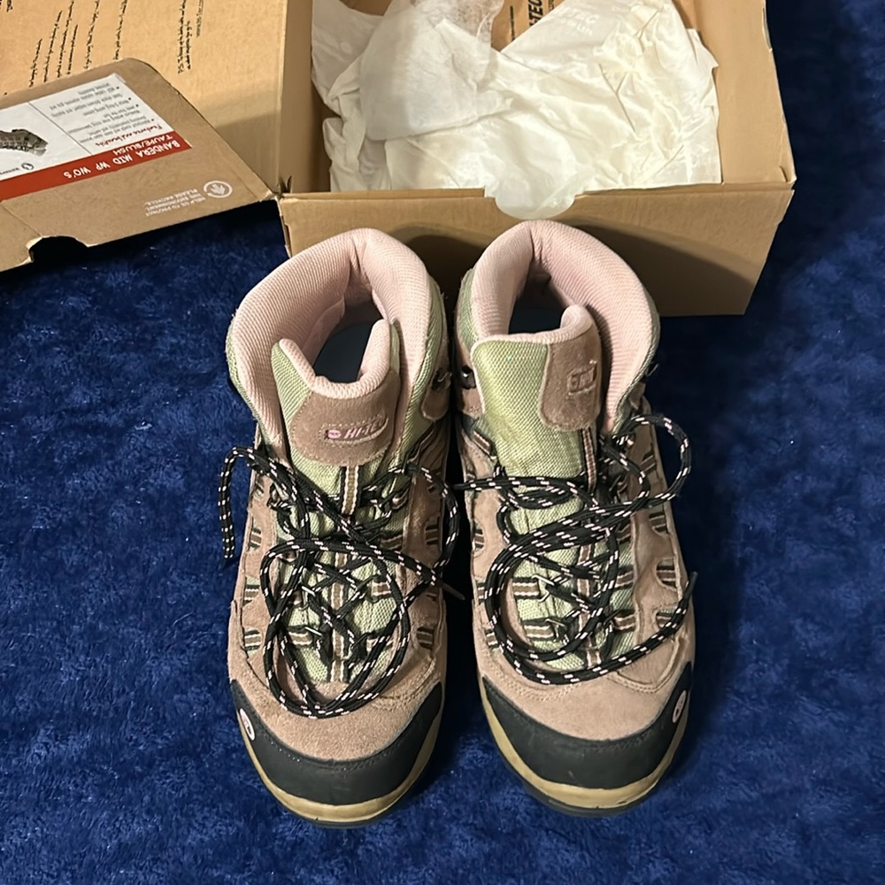 Hi-Tec Boots Women’s Size 10. Brand New